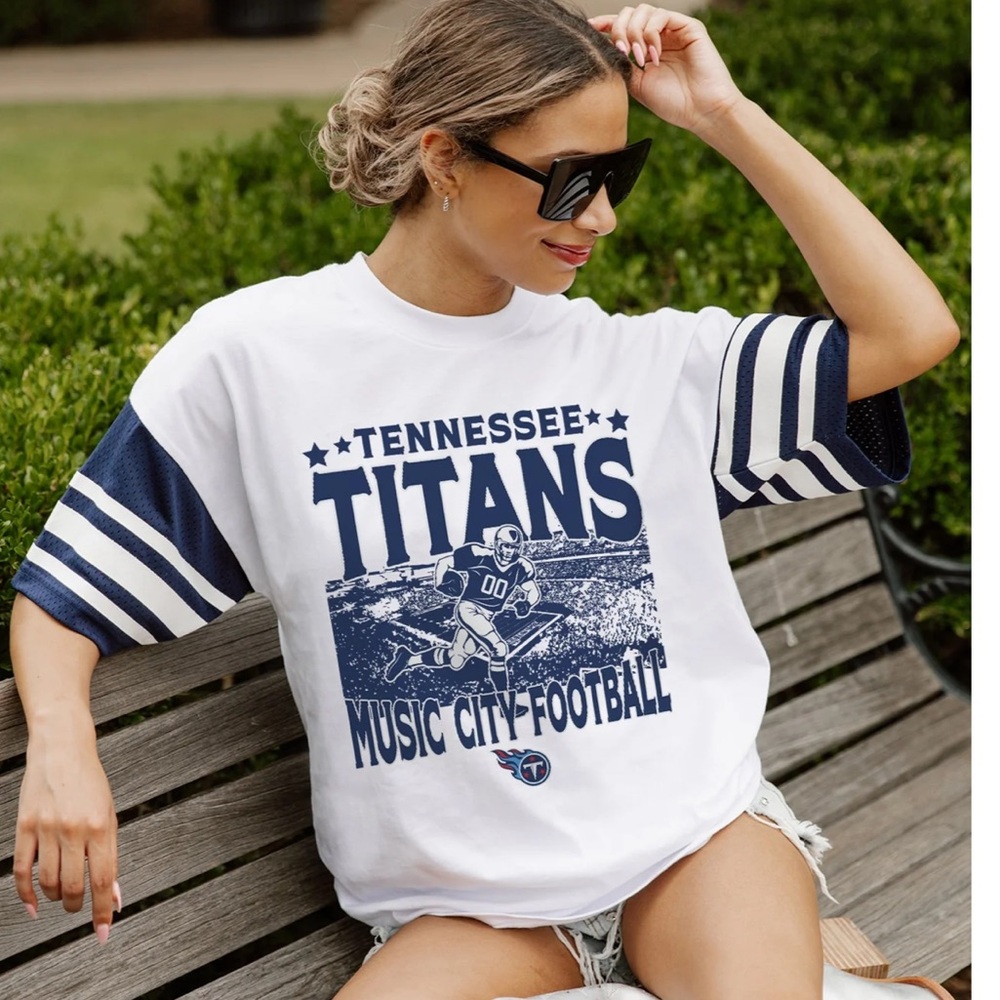 NWT Tennessee Titans Crowd Pleaser Vintage Stripe Raglan Tee